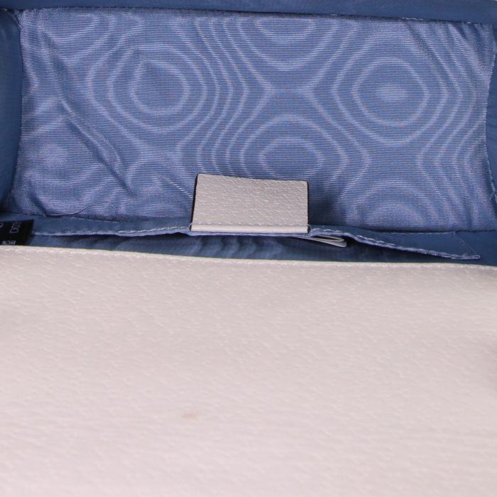 Gucci Sylvie shoulder bag in cream color grained leather - Detail D3