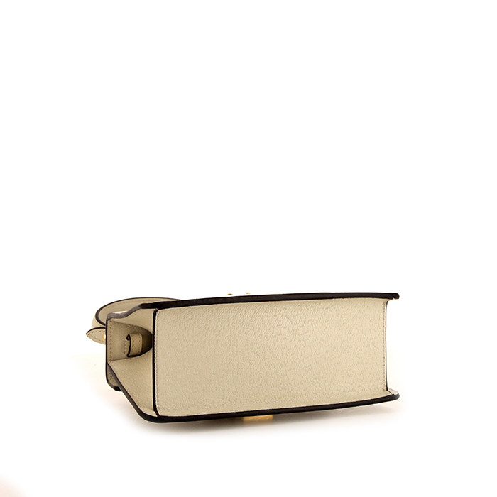 Gucci Sylvie shoulder bag in cream color grained leather - Detail D5