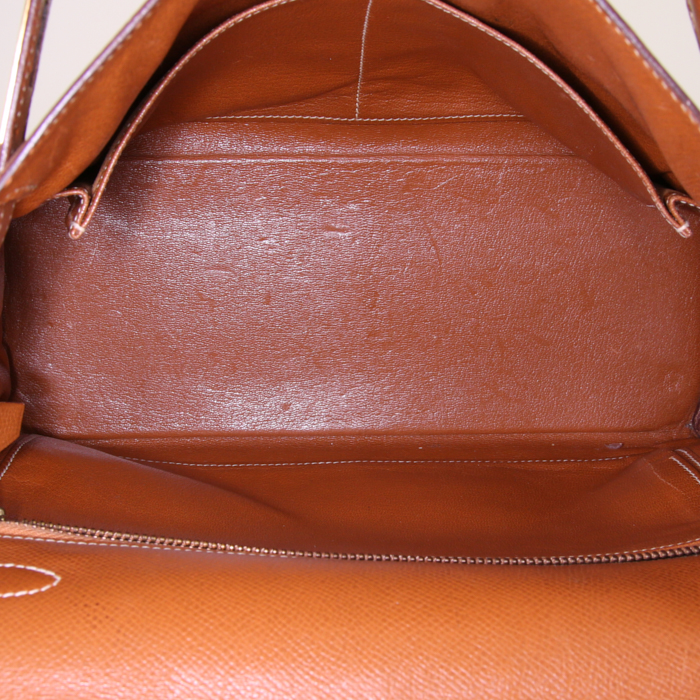 Sac à main Hermes Kelly 28 cm en cuir Courchevel gold - Detail D3