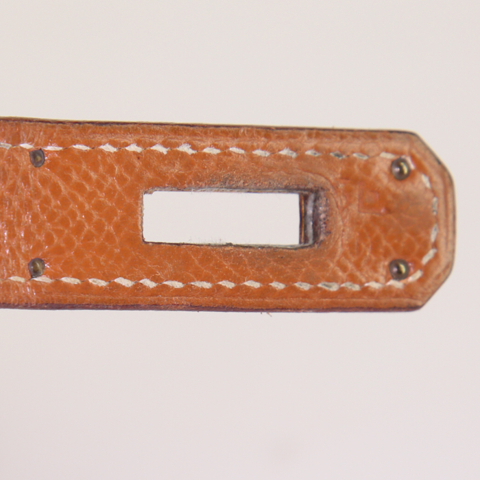 Bolso de mano Hermes Kelly 28 cm en cuero Courchevel color oro - Detail D5