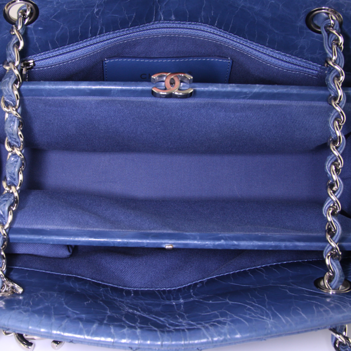 Chanel Mademoiselle bag worn on the shoulder or carried in the hand in blue quilted leather - Detail D2