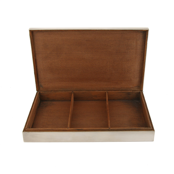 Hermès, box in guilloched silvered metal by Ravinet Denfert, with enameled “H” decors, signed, from the 1980’s - Detail D1