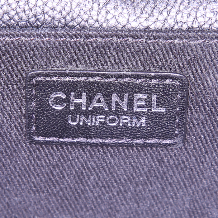 Chanel Pochette ceinture clutch-belt in black grained leather - Detail D3