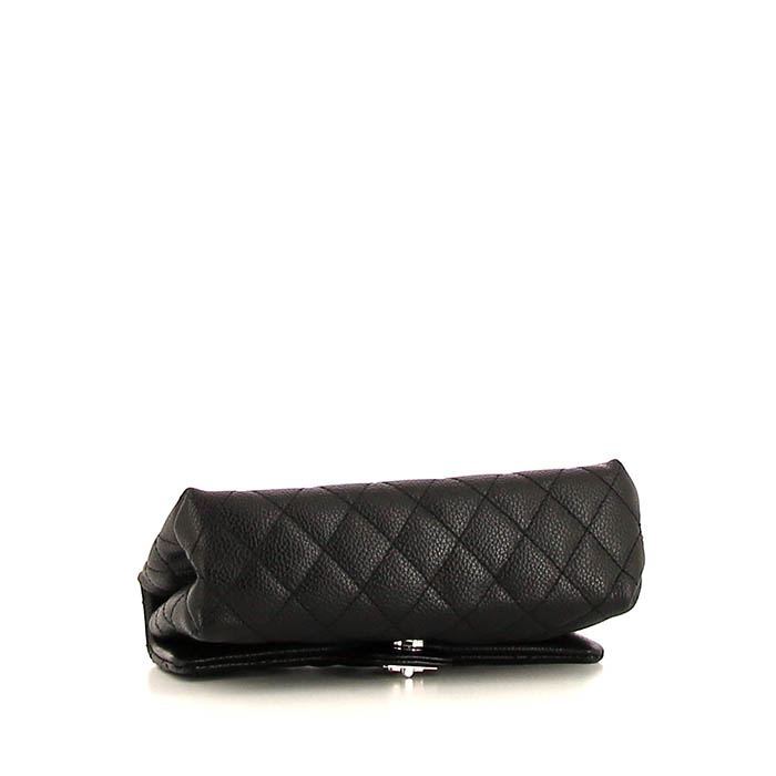 Bolsito-cinturón Chanel Pochette ceinture en cuero granulado negro - Detail D4
