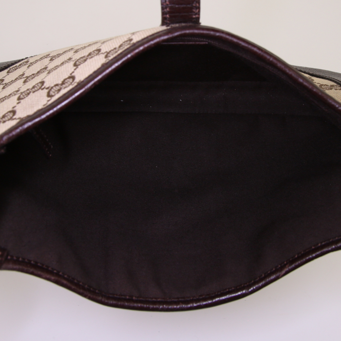 Bolso para llevar al hombro o en la mano Gucci Jackie en cuero marrón y lona Monogram beige - Detail D2
