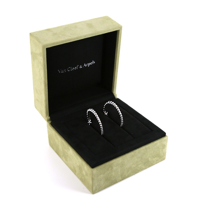 Van Cleef 
Arpels Perlée hoop earrings in white gold - Detail D2