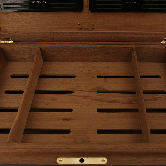 Louis Vuitton, cigar case, for 150 cigars, in mahogany wood, Macassar ebony veneer and pearwood inlay, from the 2010's - Detail D4