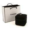 Sortija Chanel Camelia en oro blanco,  aguamarina y zafiros - Detail D2 thumbnail