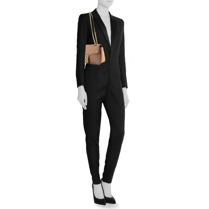 Sac bandoulière Gucci GG Marmont petit modèle en cuir matelassé beige - Detail D1