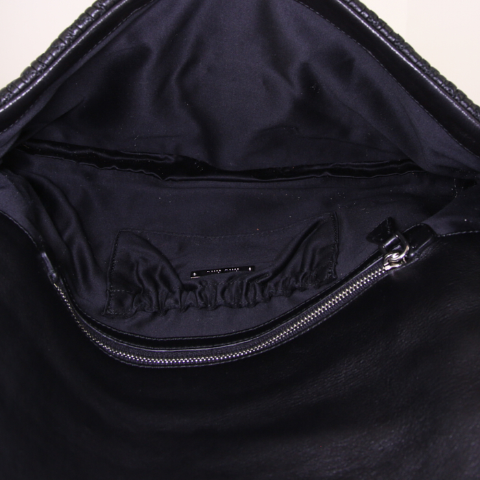 Miu Miu Iconic Crystal bag worn on the shoulder or carried in the hand in black quilted leather - Detail D3