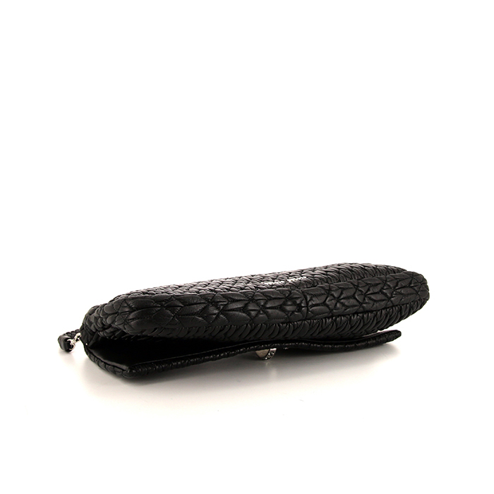 Bolso para llevar al hombro o en la mano Miu Miu Iconic Crystal en cuero acolchado negro - Detail D5