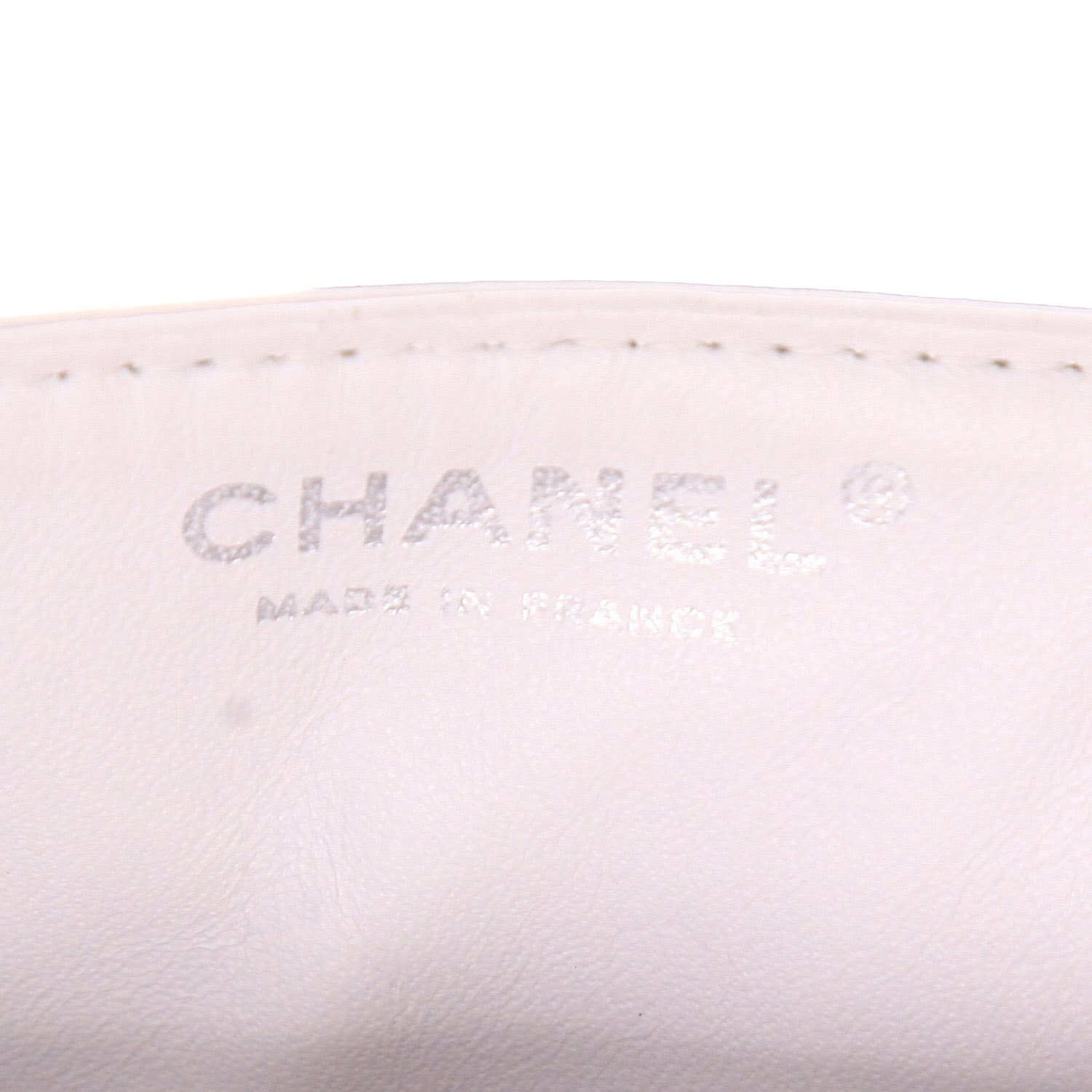 Sac à main Chanel 2.55 en cuir matelassé blanc - Detail D2