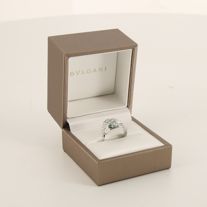 Anello Bulgari Serpenti in oro bianco,  diamanti e smeraldo - Detail D2