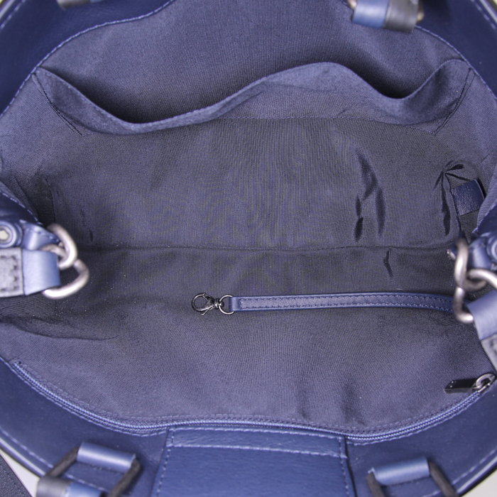 Sac shopping Chanel Grand Shopping en cuir matelassé bleu-nuit - Detail D3