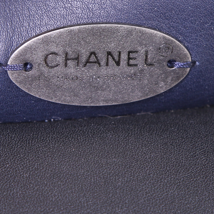 Borsa shopping Chanel Grand Shopping in pelle trapuntata blu notte - Detail D4