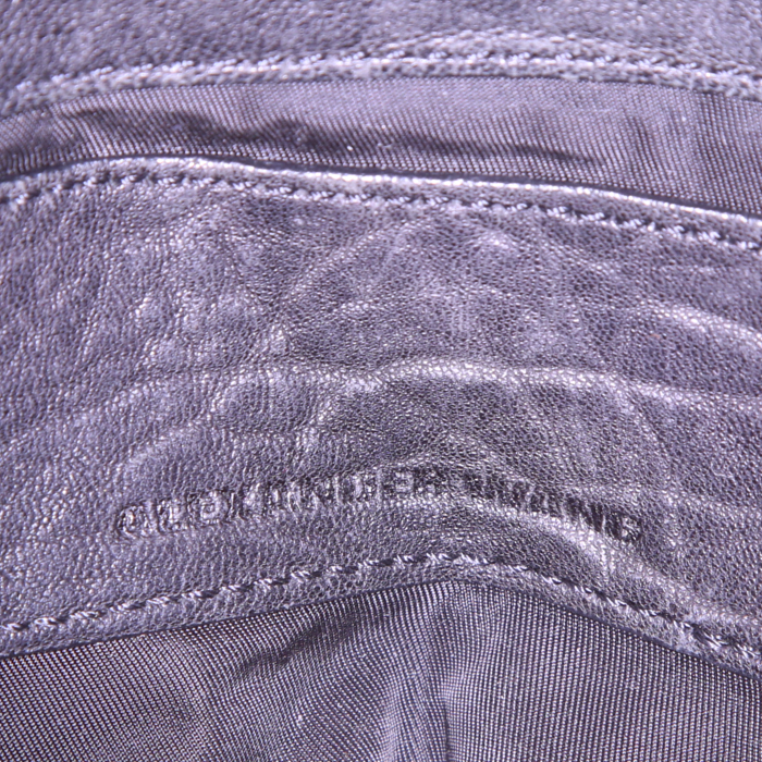 Bolso de mano Alexander Wang en cuero granulado negro - Detail D4