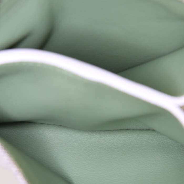 Pochette Hermès Atout 14 en cuir Evercolor blanc - Detail D1