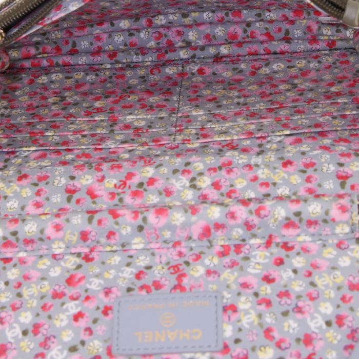 Chanel Wallet on Chain Cuba shoulder bag in khaki quilted canvas - Detail D2