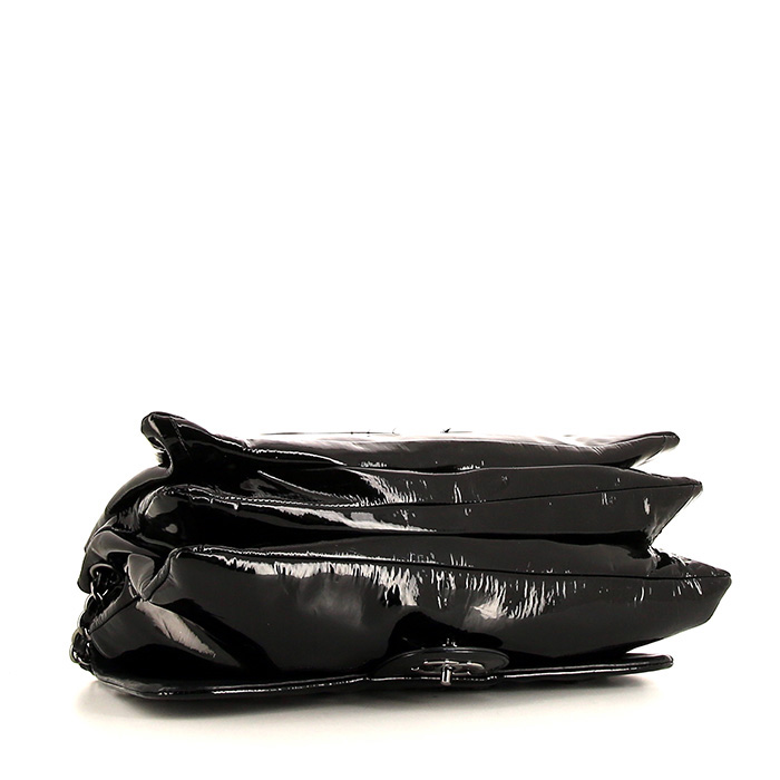 Bolso de mano Chanel Timeless Maxi Jumbo en charol negro - Detail D5