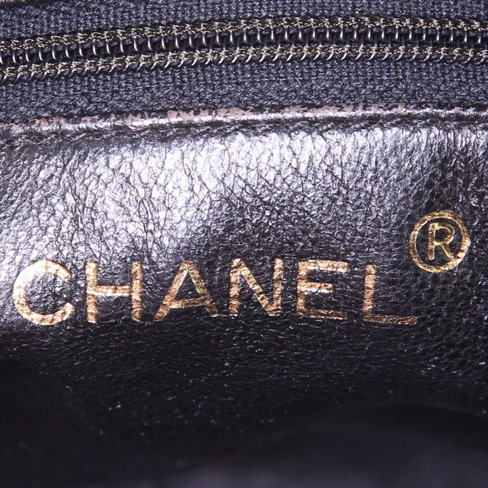 Bolso de mano Chanel Camera en cuero acolchado negro - Detail D3