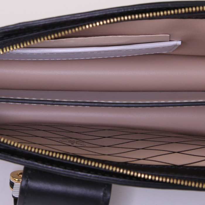 Borsa a tracolla Louis Vuitton Petite Malle in pelle Epi bianca e pelle nera - Detail D2