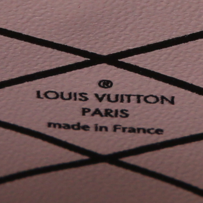 Louis Vuitton Petite Malle shoulder bag in white epi leather and black leather - Detail D3