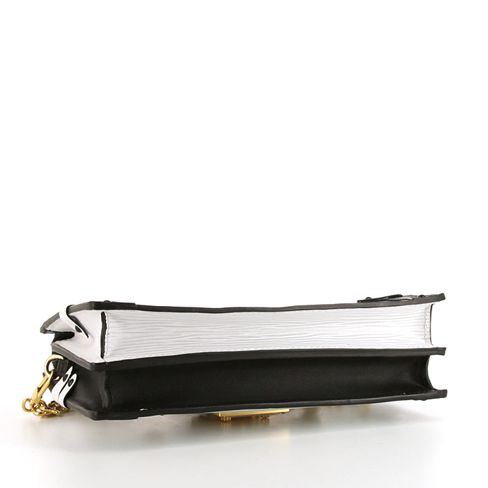 Louis Vuitton Petite Malle shoulder bag in white epi leather and black leather - Detail D4