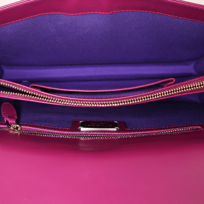 Bulgari Serpenti bag worn on the shoulder or carried in the hand in raspberry pink leather and pink shagreen - Detail D3