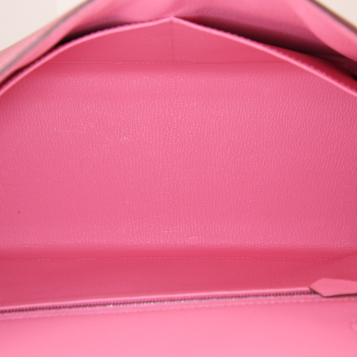 Hermes Kelly 28 cm handbag in Rose Confetti epsom leather - Detail D3
