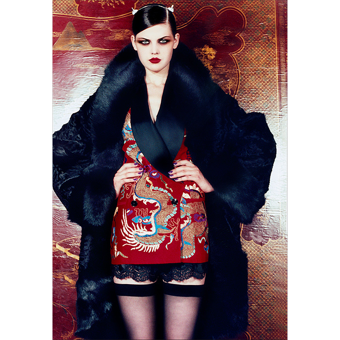 Irina Ionesco, photographie "Photo de mode" prise au Ritz, Paris, tirage pigmentaire Museum fine art, titrée et signée, de 2011 - Detail D1