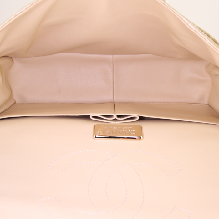 Chanel Timeless jumbo handbag in gold python - Detail D3