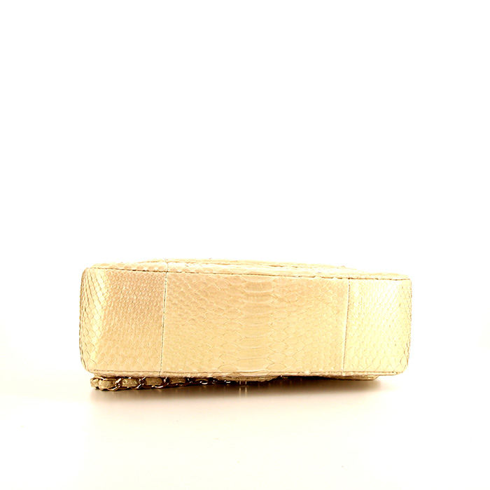 Chanel Timeless jumbo handbag in gold python - Detail D5