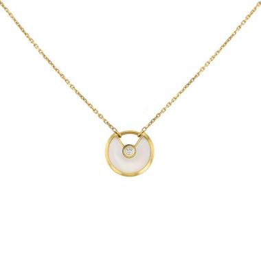 Collier Cartier Amulette XS en or jaune,  diamant et nacre blanche