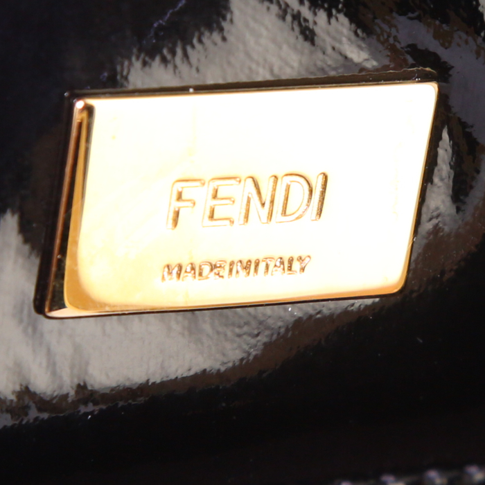 Fendi shoulder bag in black monogram patent leather - Detail D4
