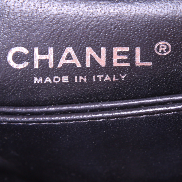 Chanel Coco Handle handbag in black quilted leather - Detail D4