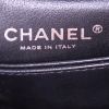 Sac à main Chanel Coco Handle en cuir matelassé noir - Detail D4 thumbnail