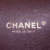 Sac à main Chanel Timeless Maxi Jumbo en cuir grainé matelassé noir - Detail D4 thumbnail