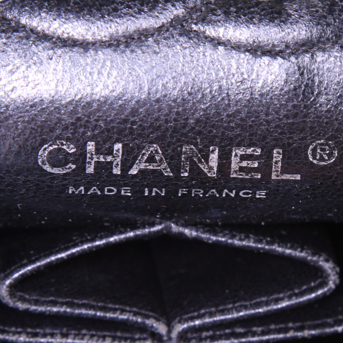 Chanel Timeless handbag in black quilted grained leather - Detail D4