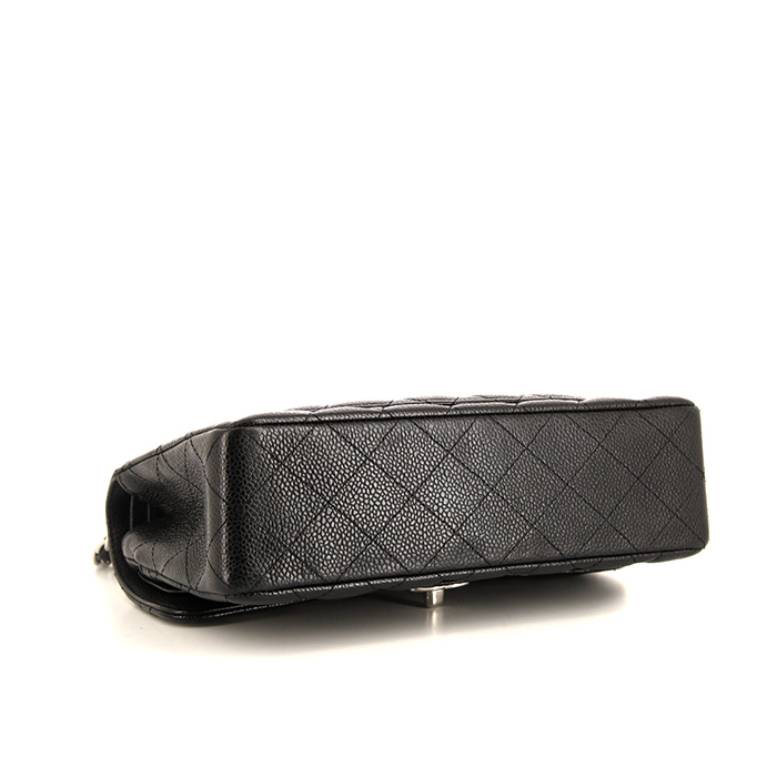 Bolso de mano Chanel Timeless en cuero granulado acolchado negro - Detail D5