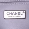 Bolso de mano Chanel  Mini Boy en piel de lagarto gris y cuero gris - Detail D4 thumbnail