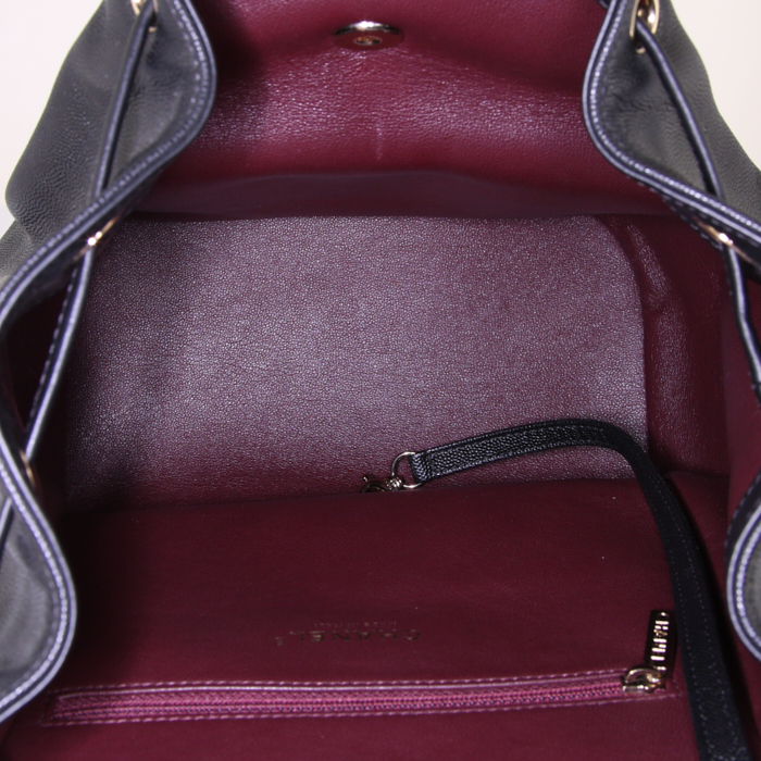 Chanel backpack in black grained leather - Detail D3