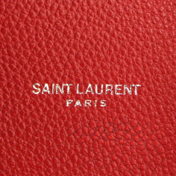 Bolso de mano Saint Laurent Sac de jour Nano en cuero rojo - Detail D4