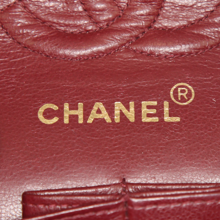 Chanel Timeless handbag in navy blue quilted leather - Detail D4