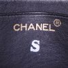 Bolso de mano Chanel Vintage en terciopelo acolchado negro - Detail D3 thumbnail