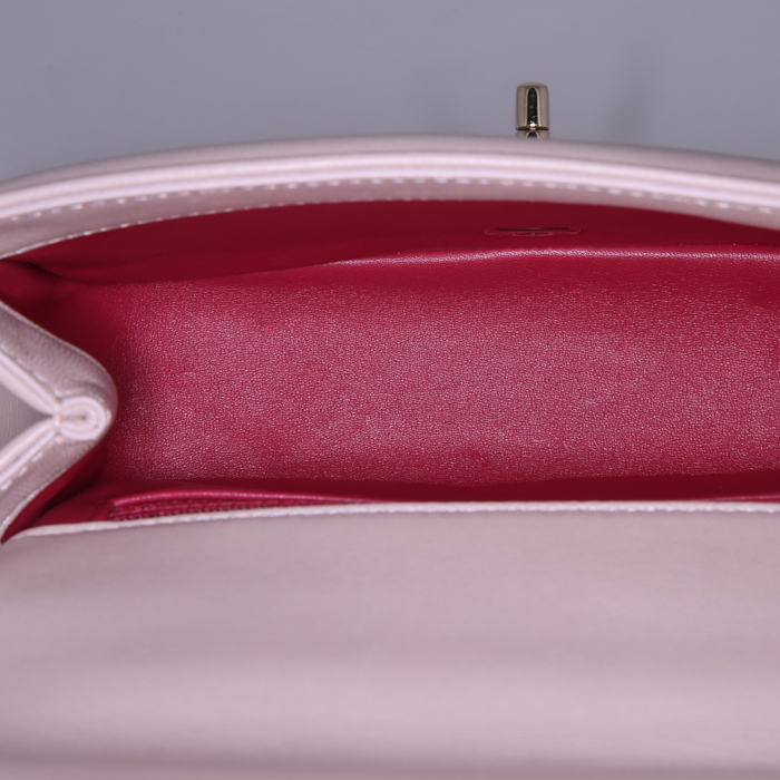 Chanel Top Handle handbag in rosy beige quilted leather - Detail D3