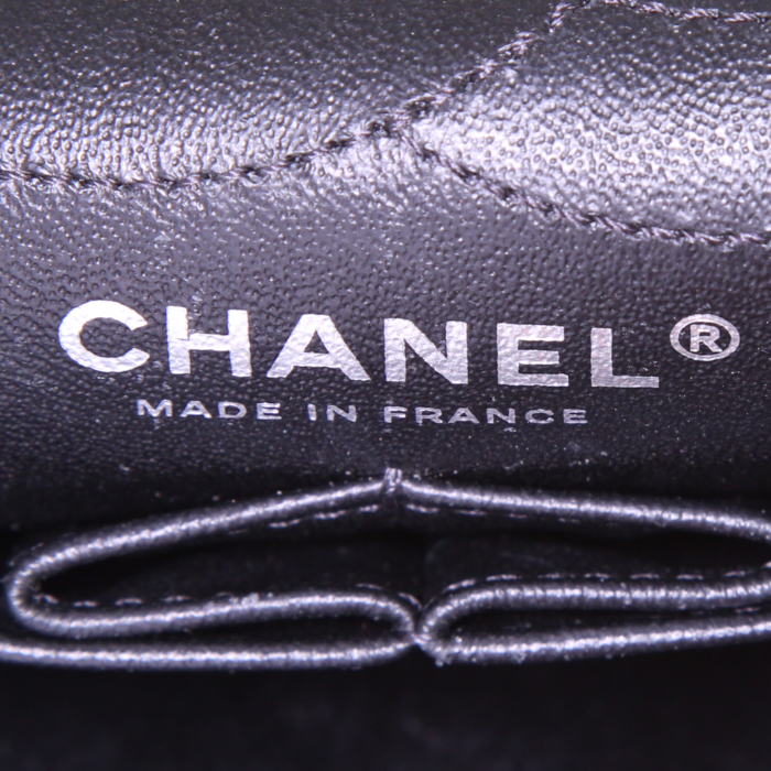 Sac bandoulière Chanel  Chanel 2.55 en cuir matelassé chevrons noir - Detail D4