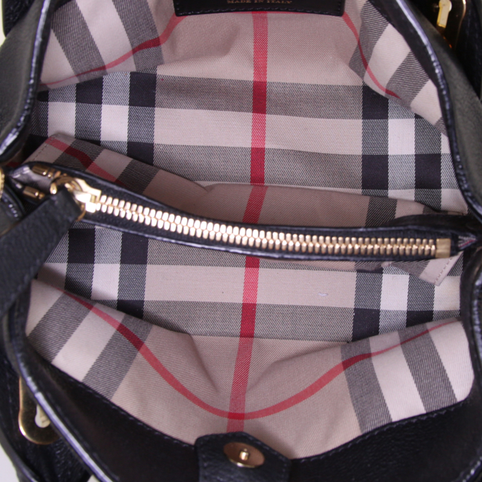 Sac bandoulière Burberry en cuir noir - Detail D3