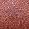 Bolsito de mano Louis Vuitton Porte documents Voyage en lona Monogram marrón - Detail D3 thumbnail