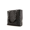 Bolso bandolera Chanel  Shopping PTT en cuero granulado acolchado negro - 00pp thumbnail