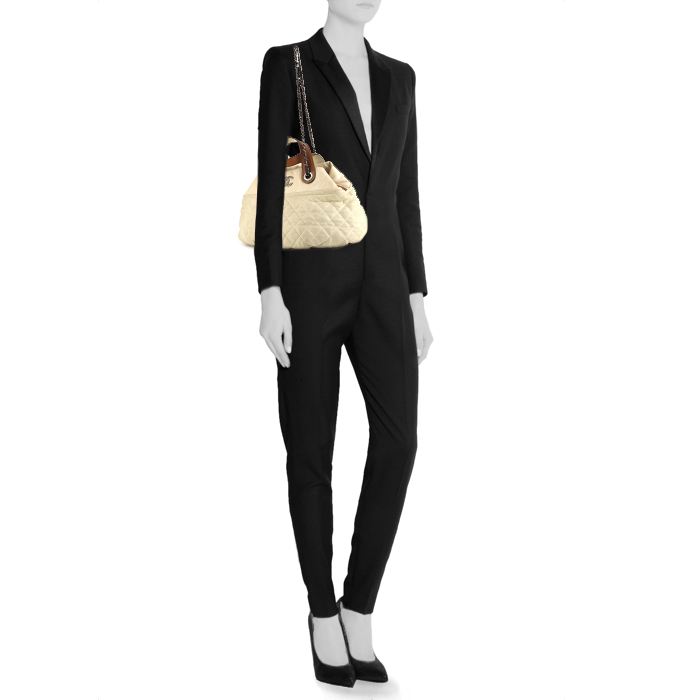 Sac à main Chanel Portobello en cuir matelassé beige - Detail D2